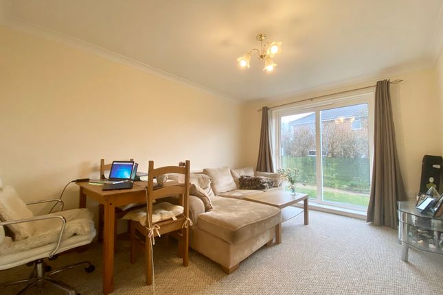 Flat 8 Dahlia Court, Cobbs Lane, Poole photo 2