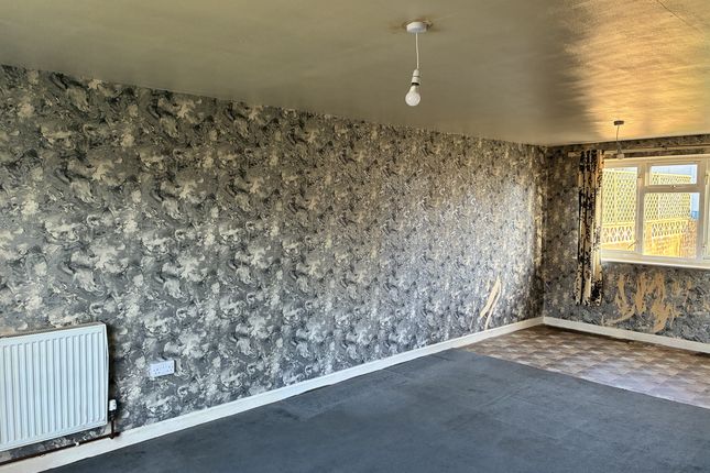 11 Curl View Crescent, Leominster photo 3