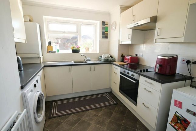 53, Longmead, Hatfield photo 2