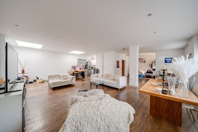 The Oasis, 38,Flat 1, Harlesden Road, London photo 4