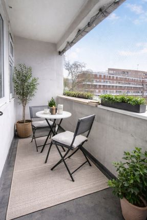 Flat 358, Fellows Court Weymouth Terrace, London photo 4