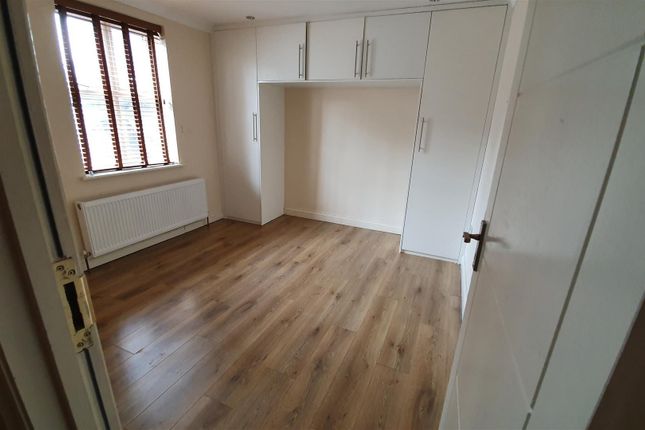 Flat 1, 80, Waddon New Road, Croydon photo 2