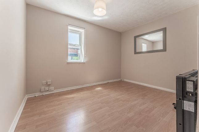 23, Garrick Drive, London photo 4