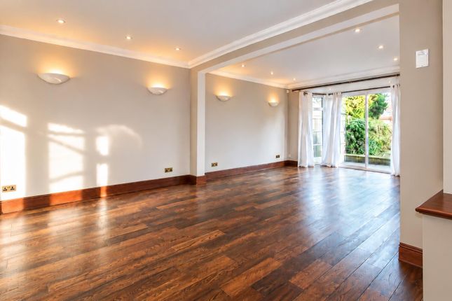 59, Anmersh Grove, Stanmore photo 2