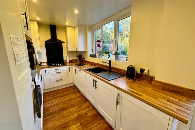 16, Cotwall End Road, DUDLEY photo 4