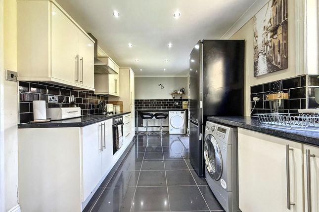 28, Hillsyde Crescent, Durham photo 2
