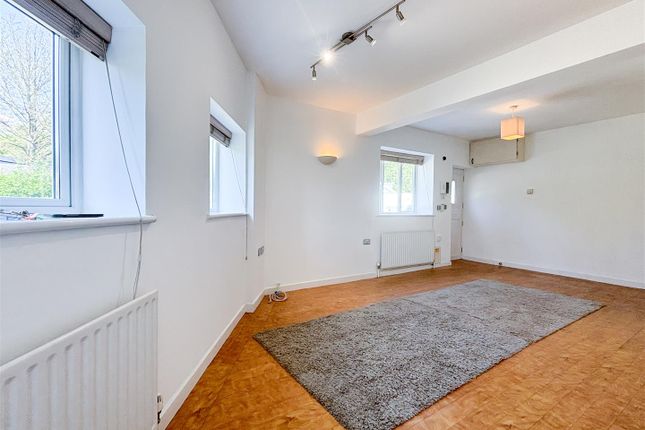 Thumbnail Cottage to rent in Portsmouth Road, Esher