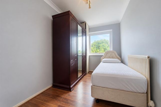 64b Mandeville Road, Enfield photo 4