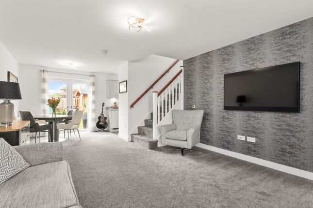 3 Lady Place, East Whitburn, West Lothian photo 2