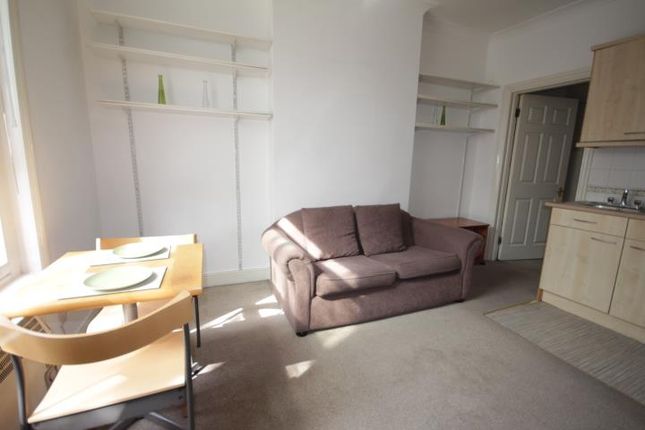 Flat 2, 18, Acton Street, London photo 3