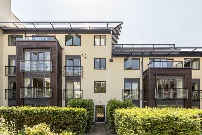 Thumbnail Terraced house to rent in Houghton Square, London