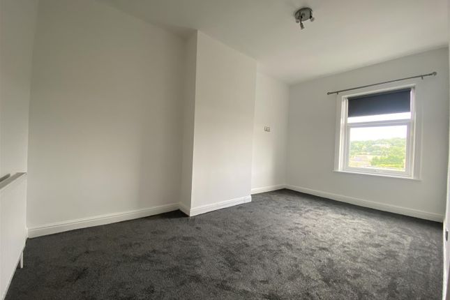 4, Ealand Road, Batley photo 4