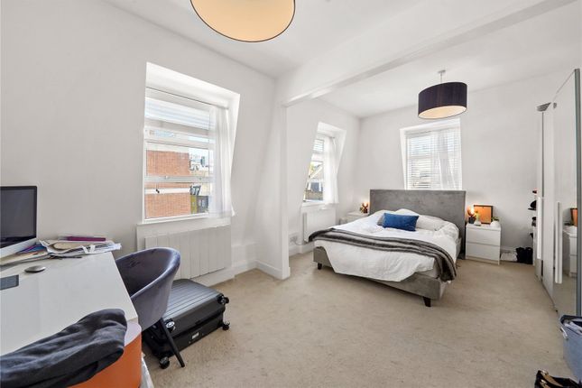 Flat 4, 17-18, Picton Place, London photo 3
