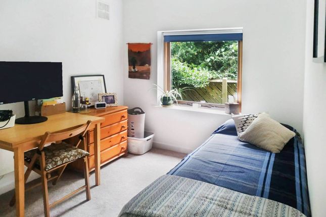 Flat to rent in Shipwright Road, Canada Water, London