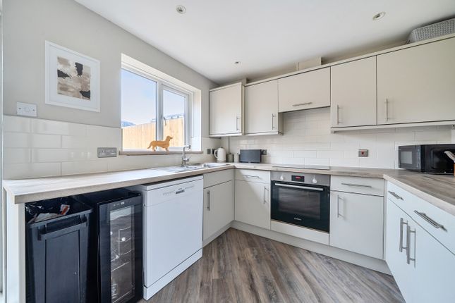 28, Moss Way, Kent photo 3