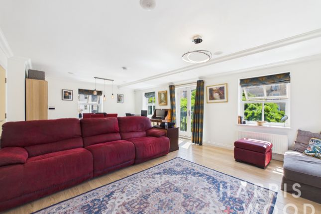 61 Henry Laver Court, Colchester, Essex photo 3