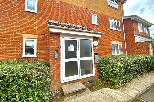 Flat to rent in Botham Drive, Slough