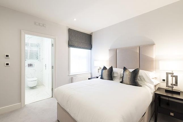 Flat to rent in Hamlet Gardens, Ravenscourt Park, London