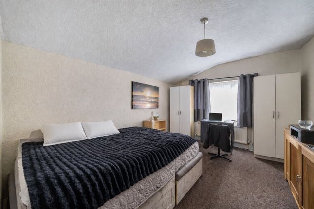 Flat B, 9, Lorne Road, London photo 4