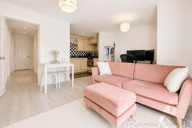 Flat 1, Woodgate Court, 98, Stafford Avenue, Hornchurch photo 3