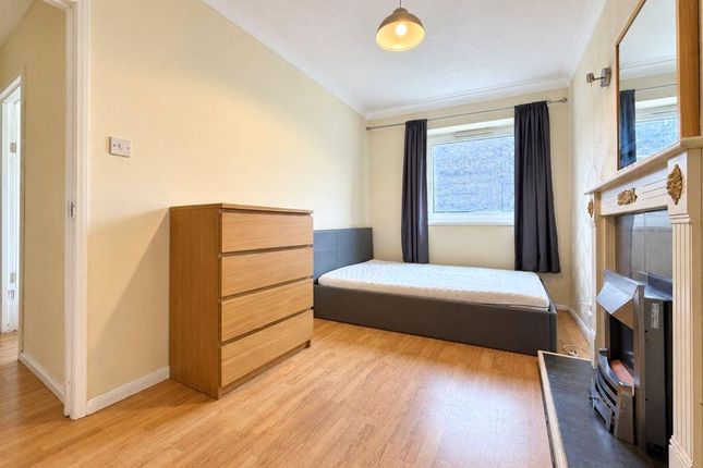 Flat 21 Breton House,, St Saviours Estate, Southwark photo 4