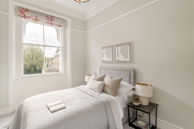 Flat for sale in Onslow Gardens, London