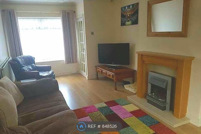 Room to rent in Hughson Grove, Stoke-On-Trent ST6
