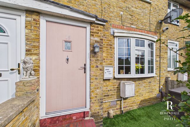 15 Shrewsbury Road, Carshalton photo 2