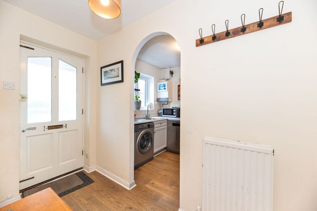 11 Woodgate Drive, London photo 2