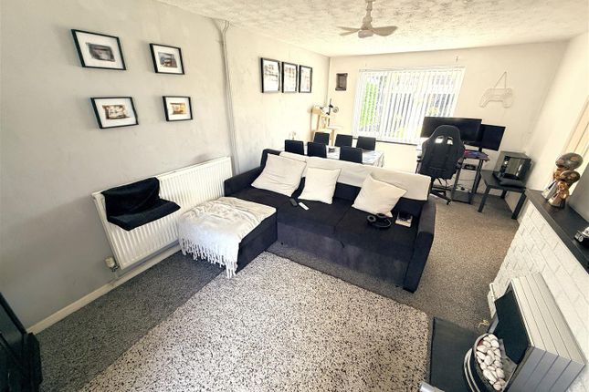 7, Taunton Avenue, Corby photo 4
