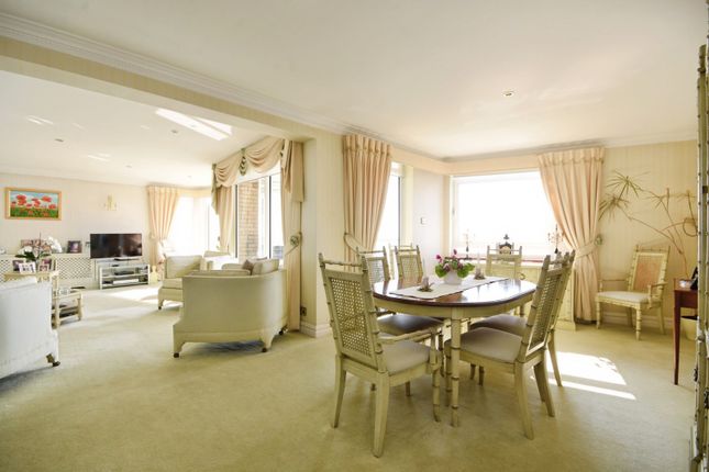 3 Stangate, 1, The Leas, Essex photo 4