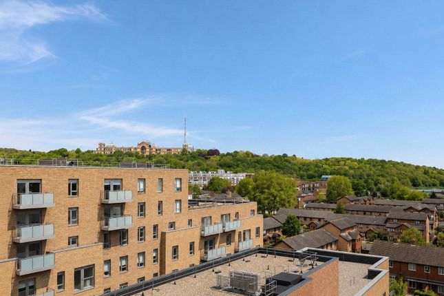 Lang Court, London photo 4