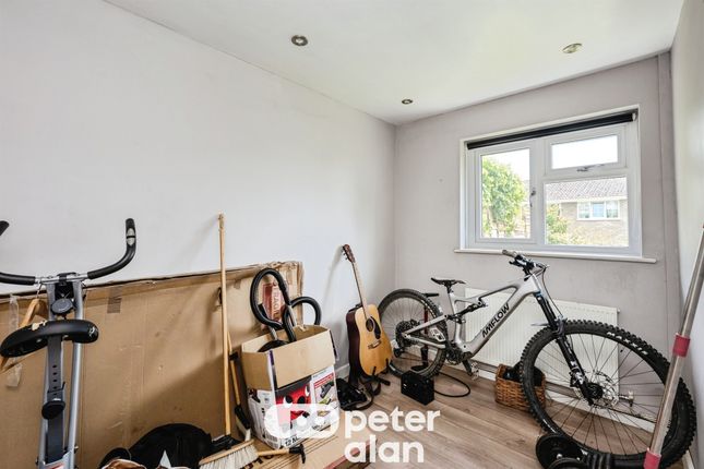 4, Willow Walk, Neath photo 4