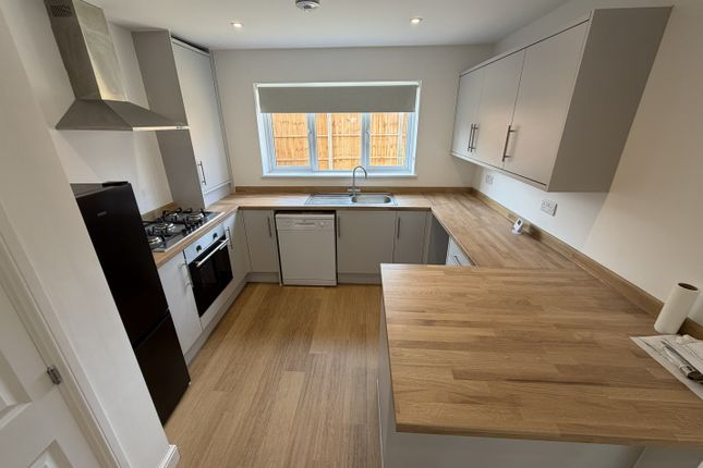 14A, Luton photo 2