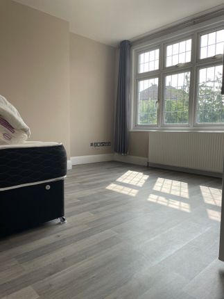 Flat to rent in The Ridgway, Chingford