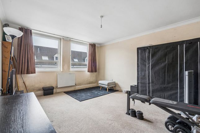 5, Flat  Iver Court, IVER photo 4