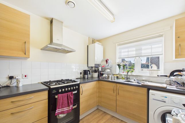 14 Windrum Close, Horsham photo 2