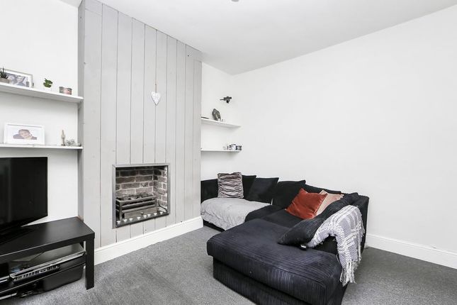 Thumbnail Flat to rent in Mill Hill Road, Acton Town, London