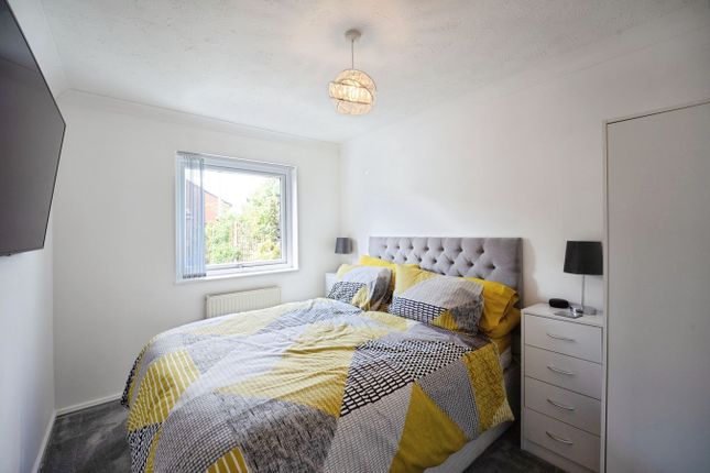 11, Hopes Farm Mount, Leeds photo 4