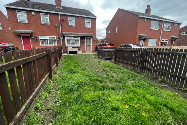 Thumbnail Property to rent in Spring Close Avenue, Leeds