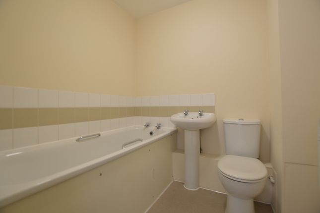 Flat 1, St. Michaels House, 69, Bell Green, London photo 3