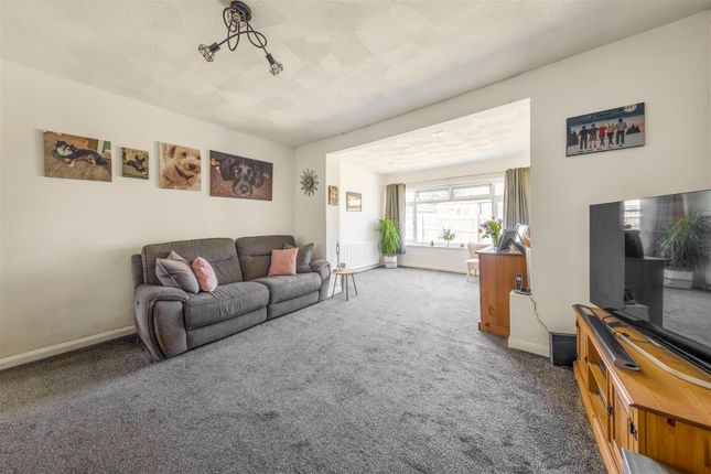 18, Valerie Close, Brighton photo 4