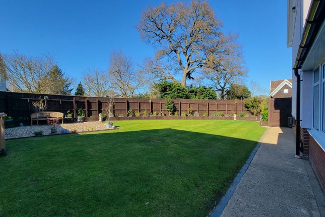2, Oak Grove, Sproughton, Ipswich, Suffolk photo 2