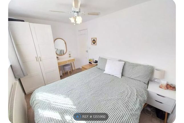 Flat, A High Street, Edenbridge photo 5