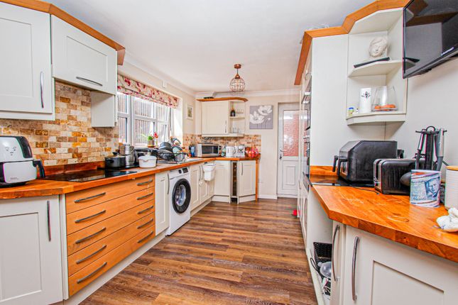 9, Merefields, Irthlingborough photo 2