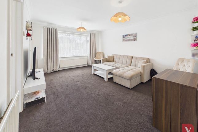 97, Kinross Crescent, Luton photo 2