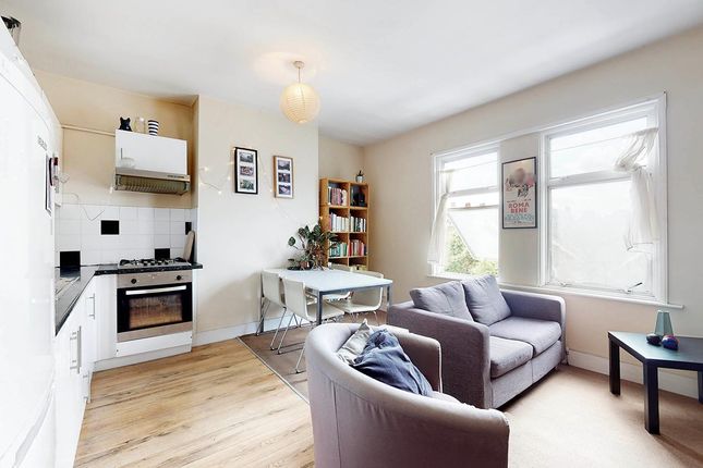 Thumbnail Flat to rent in Gillespie Road, London