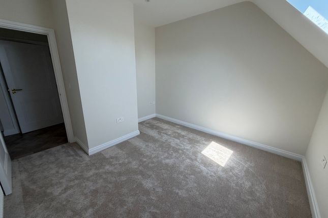 Flat 8, Alturo, Ferndown photo 3