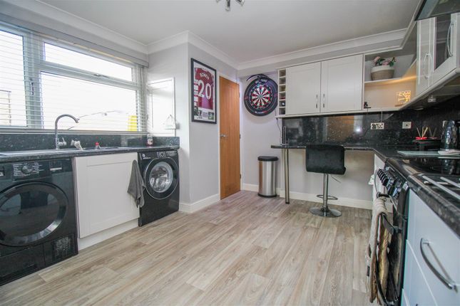 178, Upper Mealines, Harlow photo 2