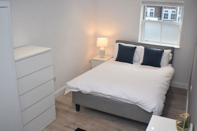 Thumbnail Room to rent in Room 1, Flat 2, Priestgate, Peterborough